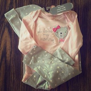 12 month size girls “I love my Mommy” set.